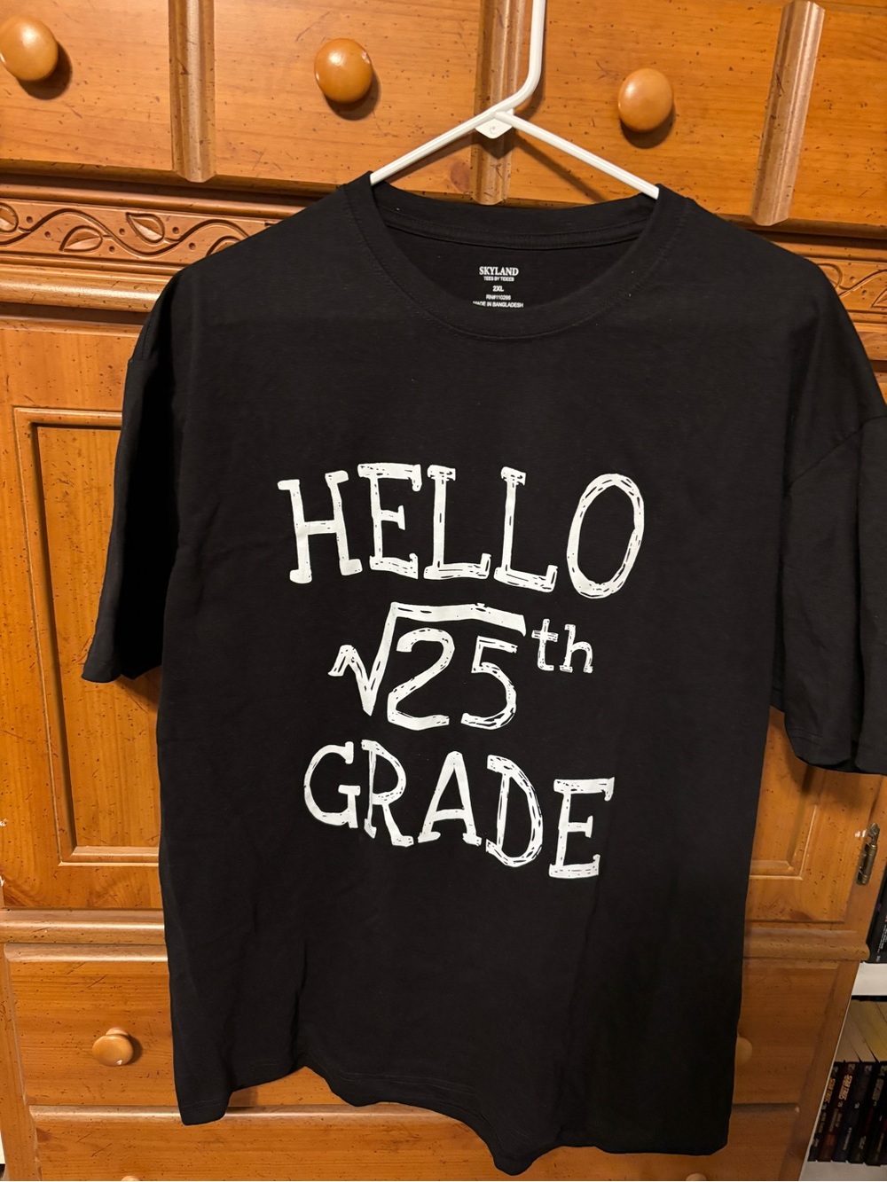 Hello 5th Grade! Black Teacher Tee